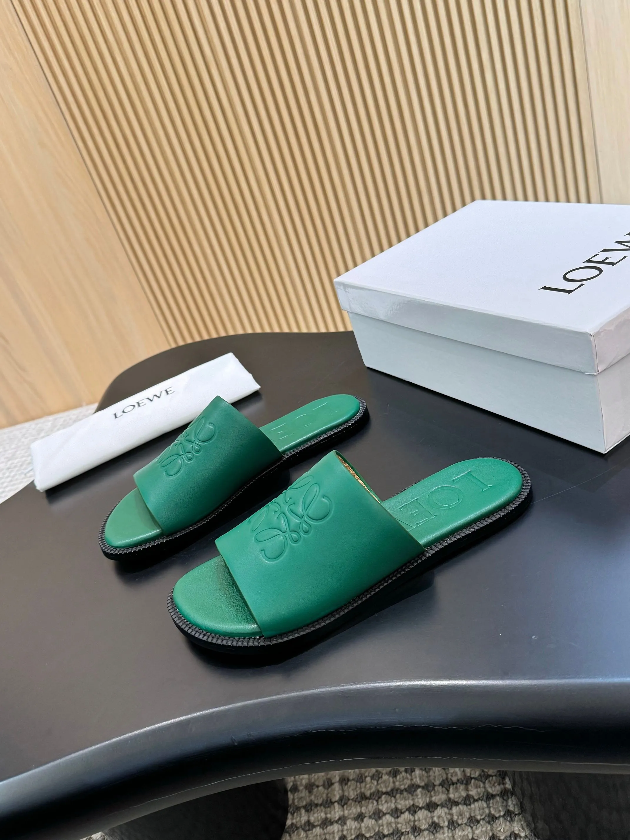 👟👟Ex-factory price 340👟👟 Genuine leather sole +40 LOEWE 25th spring and summer new style, same style for men and women, six colors to choose from. Code number:35-45